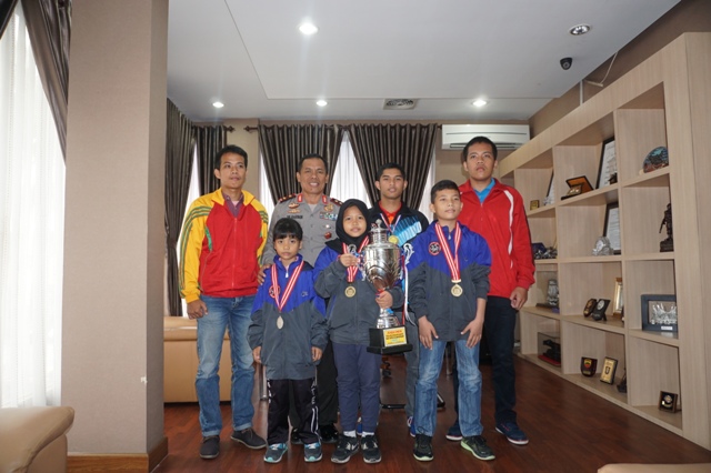 Kapolda Riau Salut Torehan Prestasi Atlet Karate Riau